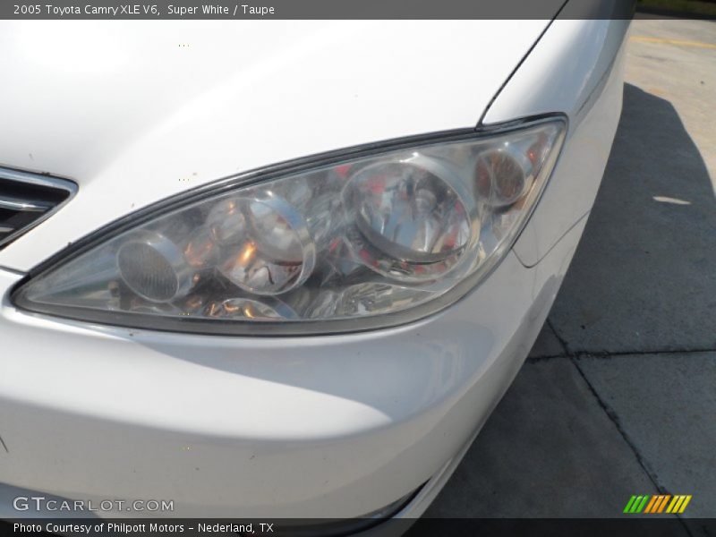 Super White / Taupe 2005 Toyota Camry XLE V6