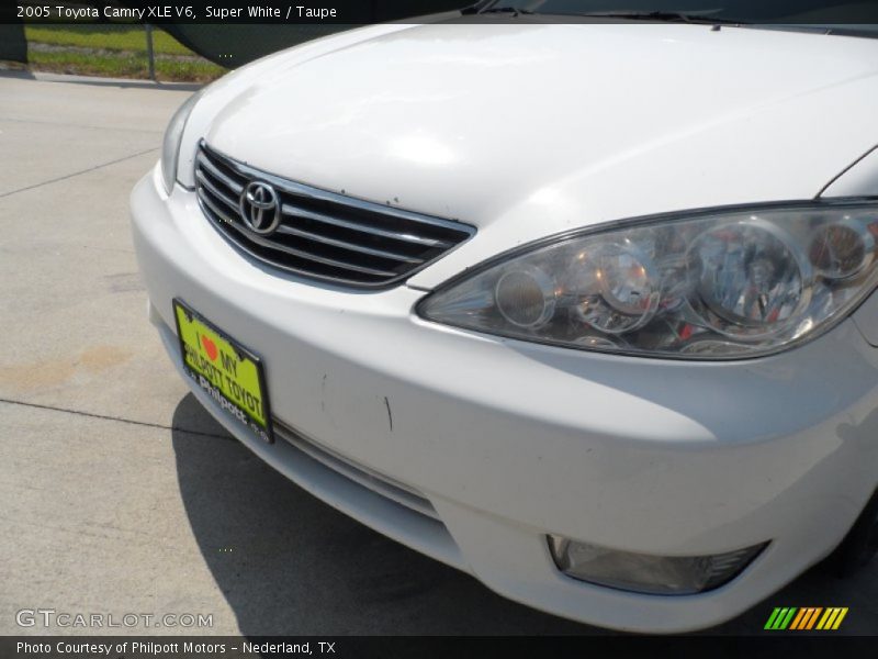 Super White / Taupe 2005 Toyota Camry XLE V6