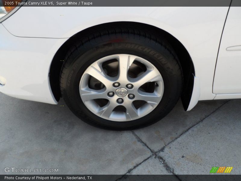 Super White / Taupe 2005 Toyota Camry XLE V6