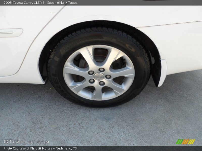 Super White / Taupe 2005 Toyota Camry XLE V6