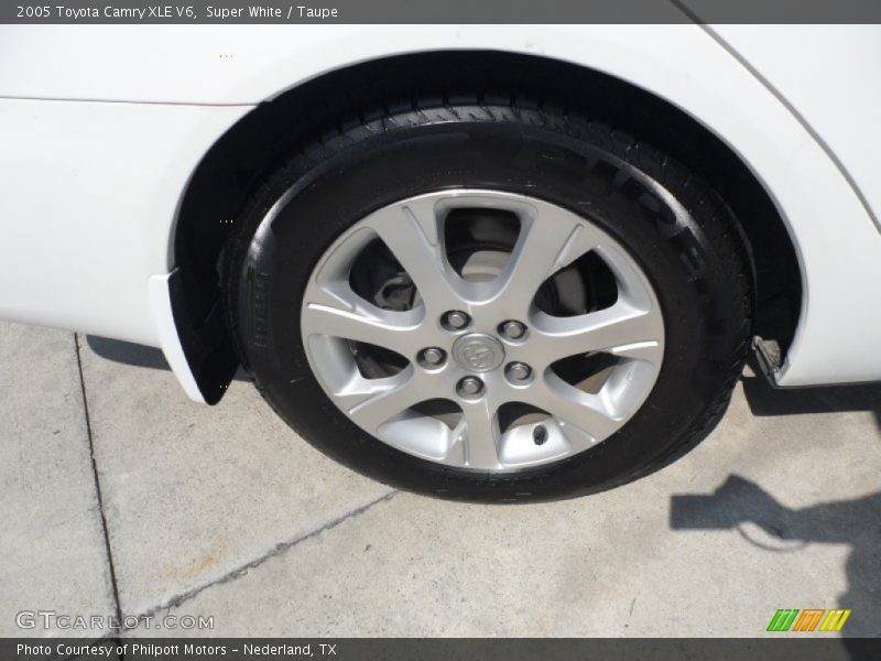 Super White / Taupe 2005 Toyota Camry XLE V6