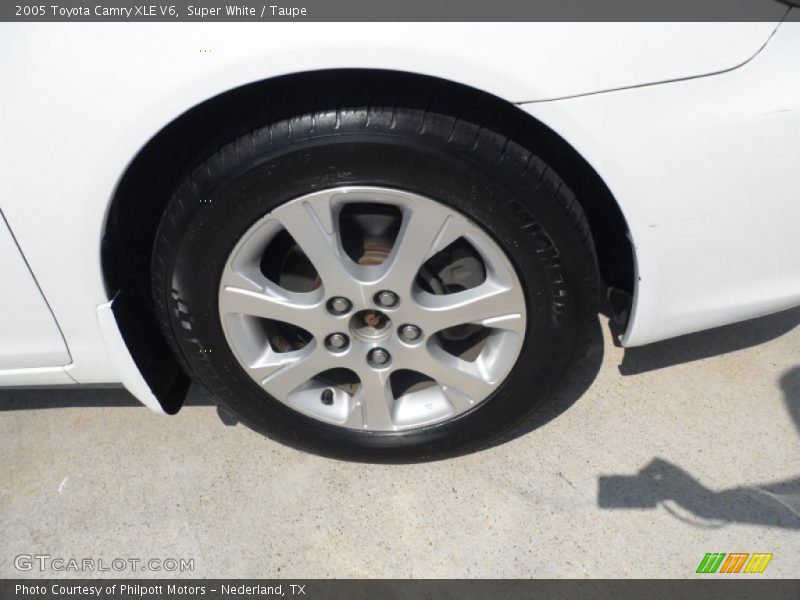 Super White / Taupe 2005 Toyota Camry XLE V6
