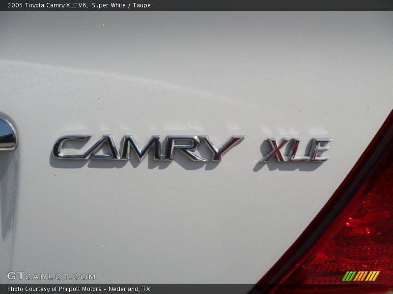Super White / Taupe 2005 Toyota Camry XLE V6