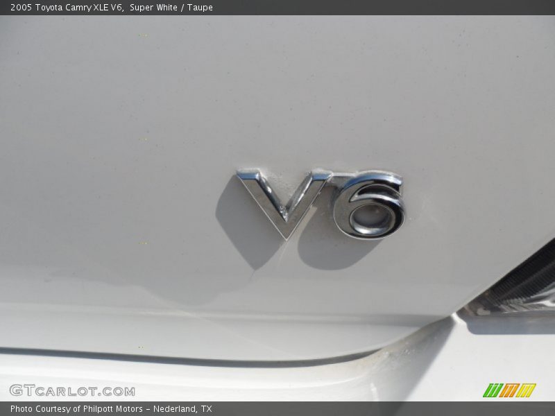 Super White / Taupe 2005 Toyota Camry XLE V6