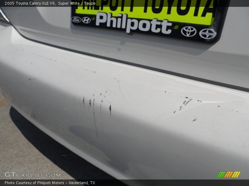 Super White / Taupe 2005 Toyota Camry XLE V6