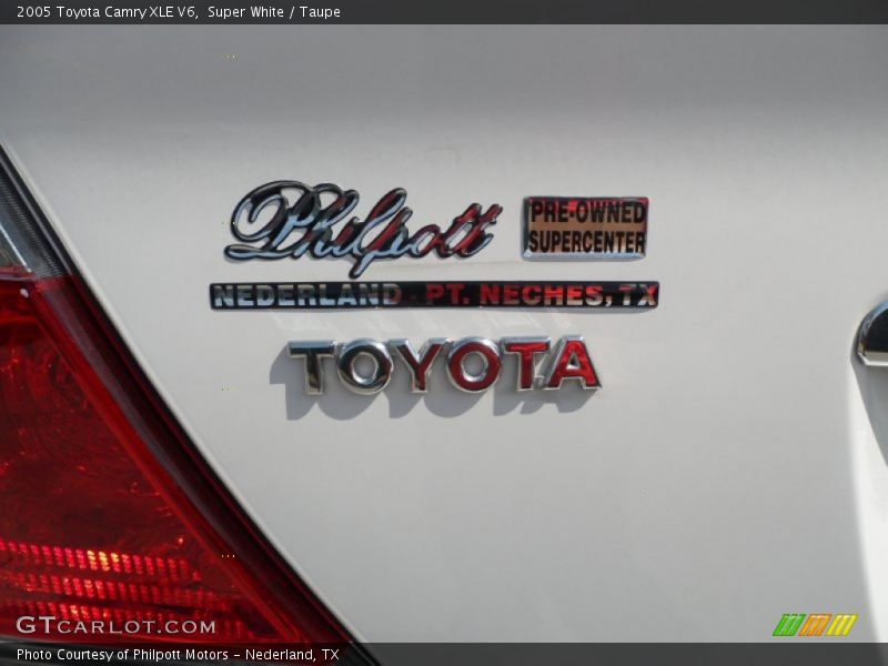 Super White / Taupe 2005 Toyota Camry XLE V6