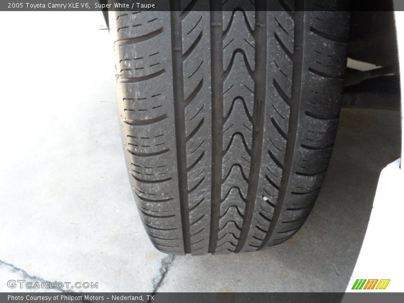 Super White / Taupe 2005 Toyota Camry XLE V6