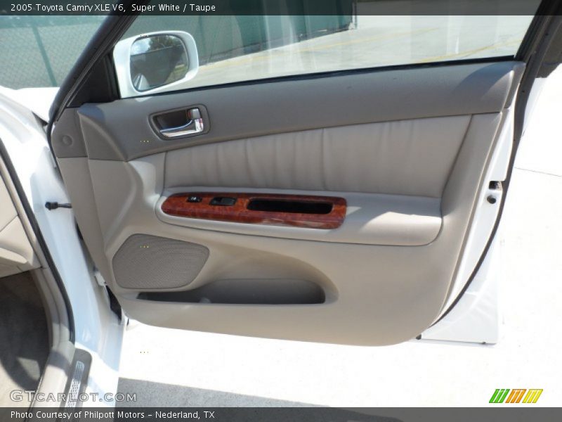 Super White / Taupe 2005 Toyota Camry XLE V6