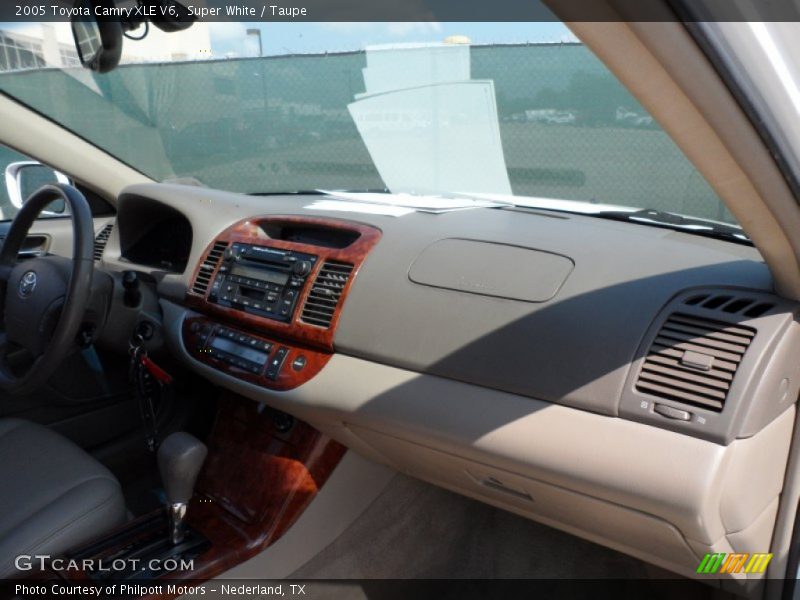 Super White / Taupe 2005 Toyota Camry XLE V6