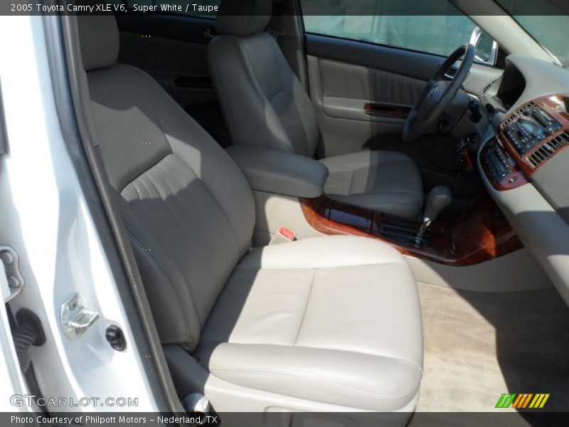 Super White / Taupe 2005 Toyota Camry XLE V6