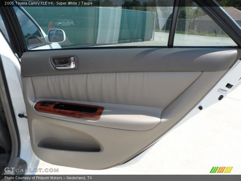 Super White / Taupe 2005 Toyota Camry XLE V6