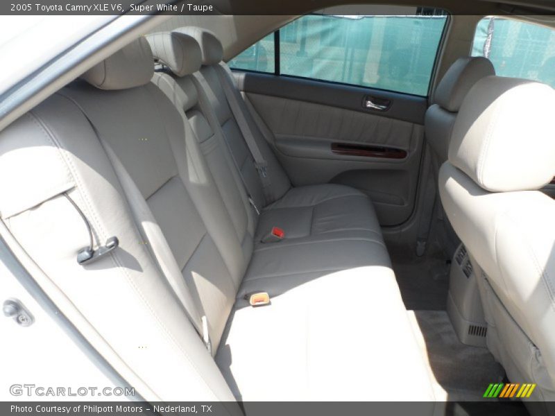 Super White / Taupe 2005 Toyota Camry XLE V6