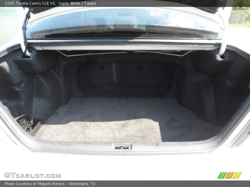 Super White / Taupe 2005 Toyota Camry XLE V6