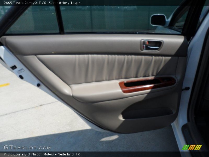 Super White / Taupe 2005 Toyota Camry XLE V6
