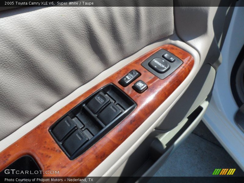 Super White / Taupe 2005 Toyota Camry XLE V6