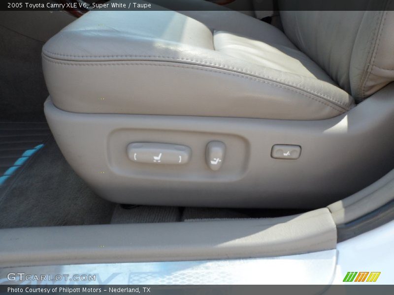 Super White / Taupe 2005 Toyota Camry XLE V6