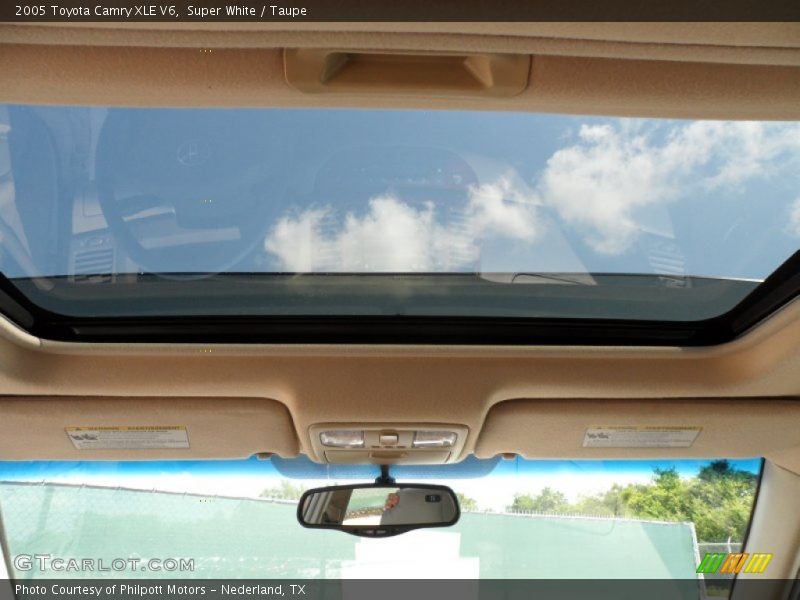 Super White / Taupe 2005 Toyota Camry XLE V6