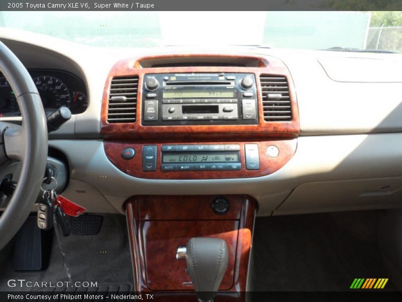 Super White / Taupe 2005 Toyota Camry XLE V6