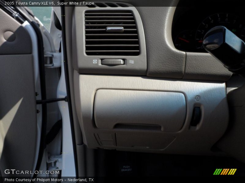 Super White / Taupe 2005 Toyota Camry XLE V6