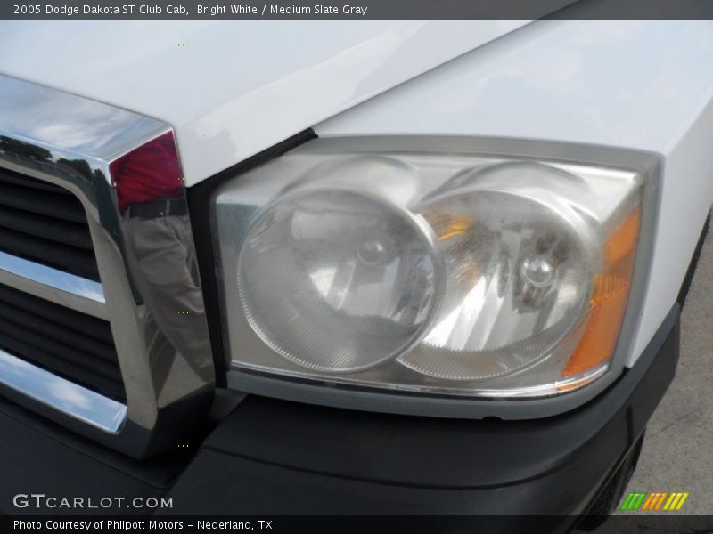 Bright White / Medium Slate Gray 2005 Dodge Dakota ST Club Cab