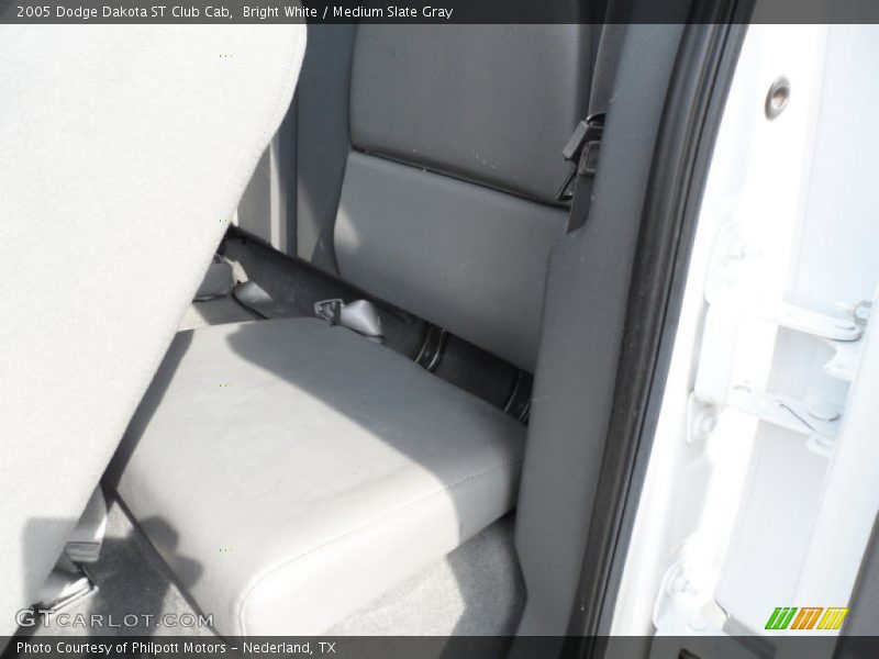 Bright White / Medium Slate Gray 2005 Dodge Dakota ST Club Cab