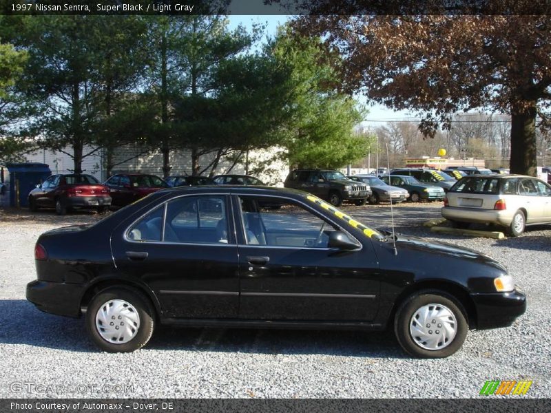 Super Black / Light Gray 1997 Nissan Sentra