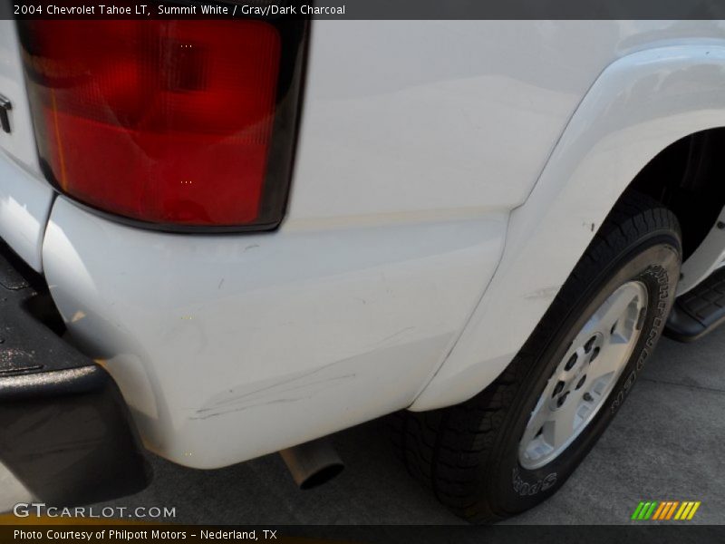 Summit White / Gray/Dark Charcoal 2004 Chevrolet Tahoe LT