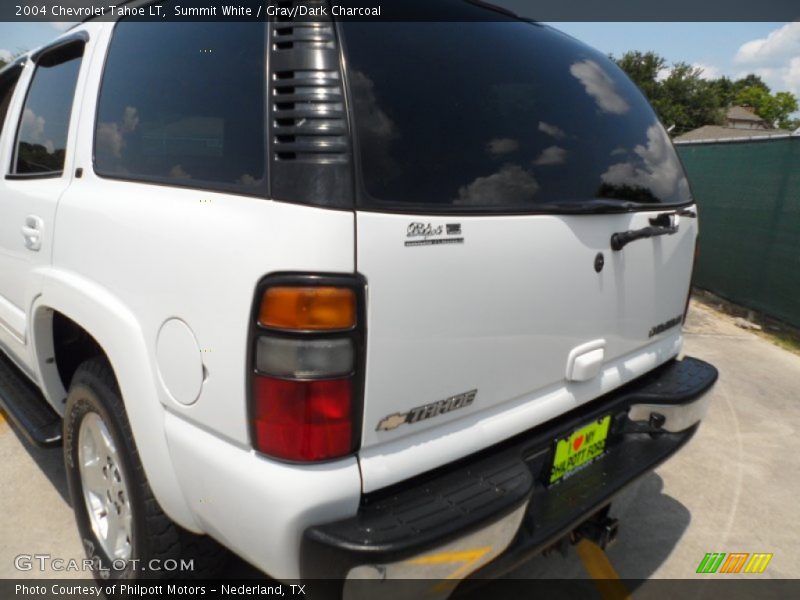 Summit White / Gray/Dark Charcoal 2004 Chevrolet Tahoe LT
