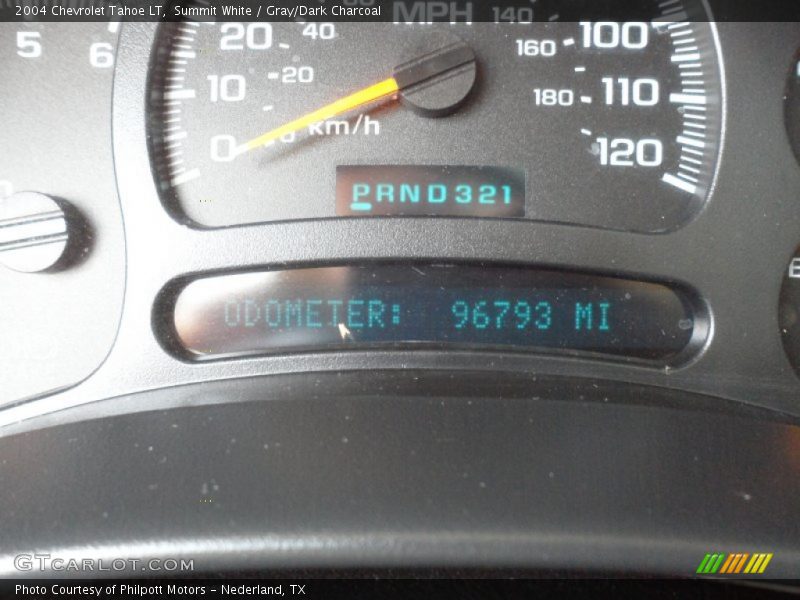 Summit White / Gray/Dark Charcoal 2004 Chevrolet Tahoe LT