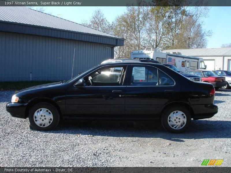 Super Black / Light Gray 1997 Nissan Sentra