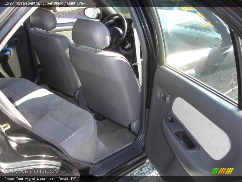 Super Black / Light Gray 1997 Nissan Sentra