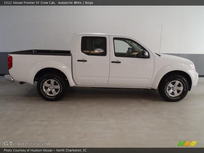 Avalanche White / Beige 2012 Nissan Frontier SV Crew Cab