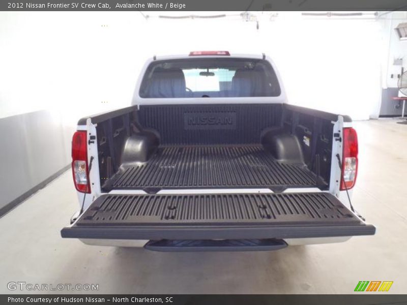Avalanche White / Beige 2012 Nissan Frontier SV Crew Cab