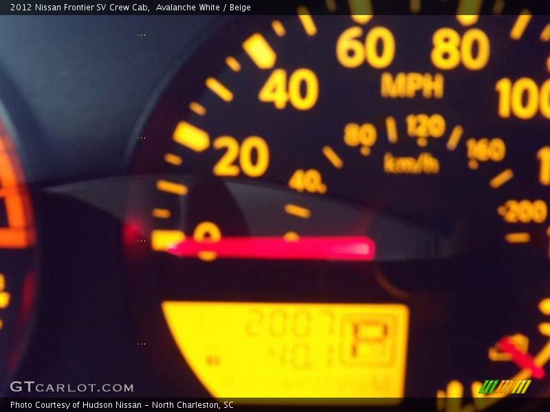Avalanche White / Beige 2012 Nissan Frontier SV Crew Cab