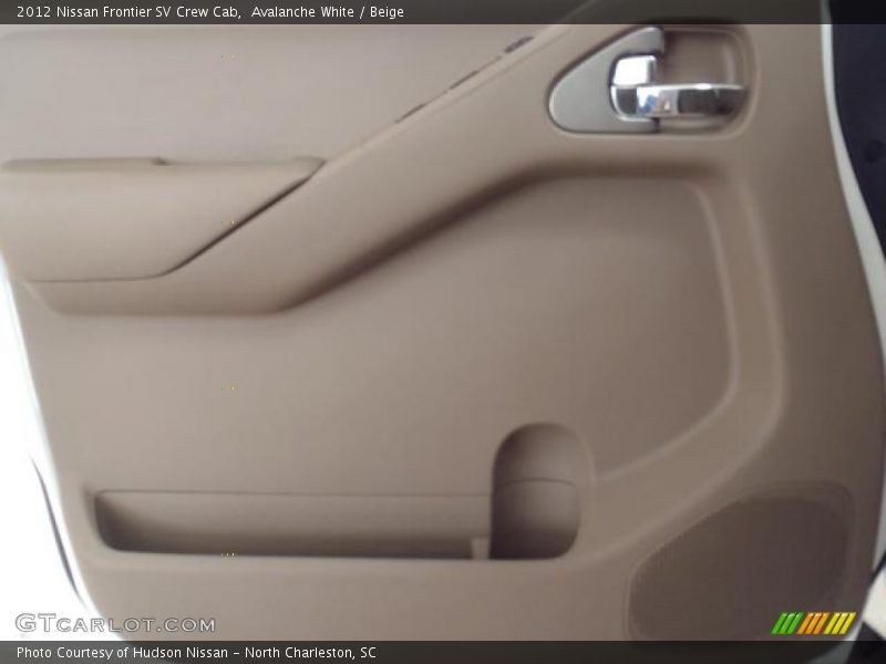 Avalanche White / Beige 2012 Nissan Frontier SV Crew Cab