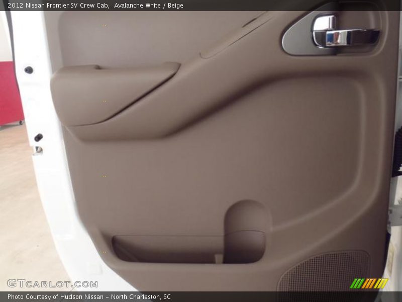 Avalanche White / Beige 2012 Nissan Frontier SV Crew Cab