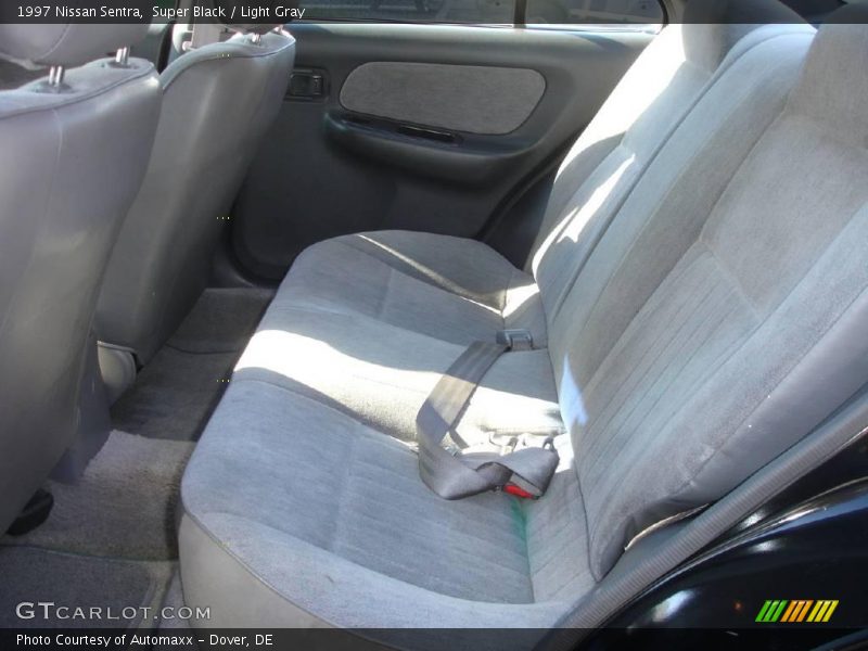 Super Black / Light Gray 1997 Nissan Sentra