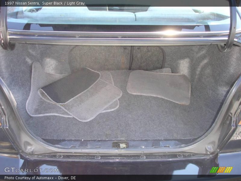 Super Black / Light Gray 1997 Nissan Sentra