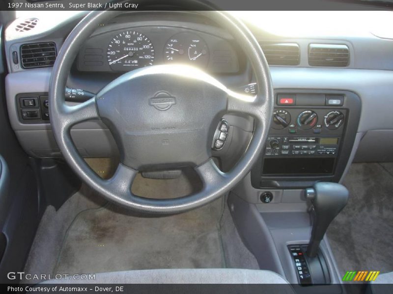 Super Black / Light Gray 1997 Nissan Sentra