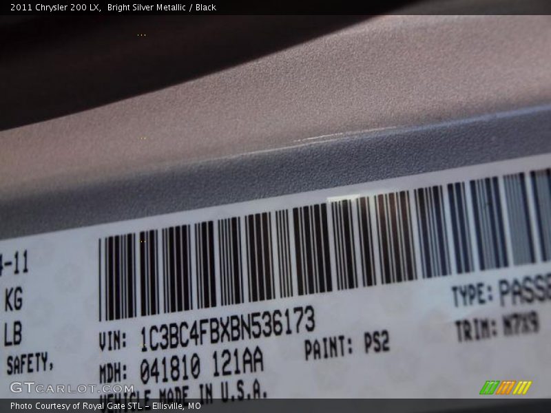 Bright Silver Metallic / Black 2011 Chrysler 200 LX