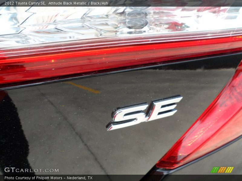 Attitude Black Metallic / Black/Ash 2012 Toyota Camry SE