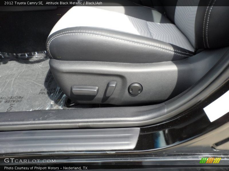 Attitude Black Metallic / Black/Ash 2012 Toyota Camry SE