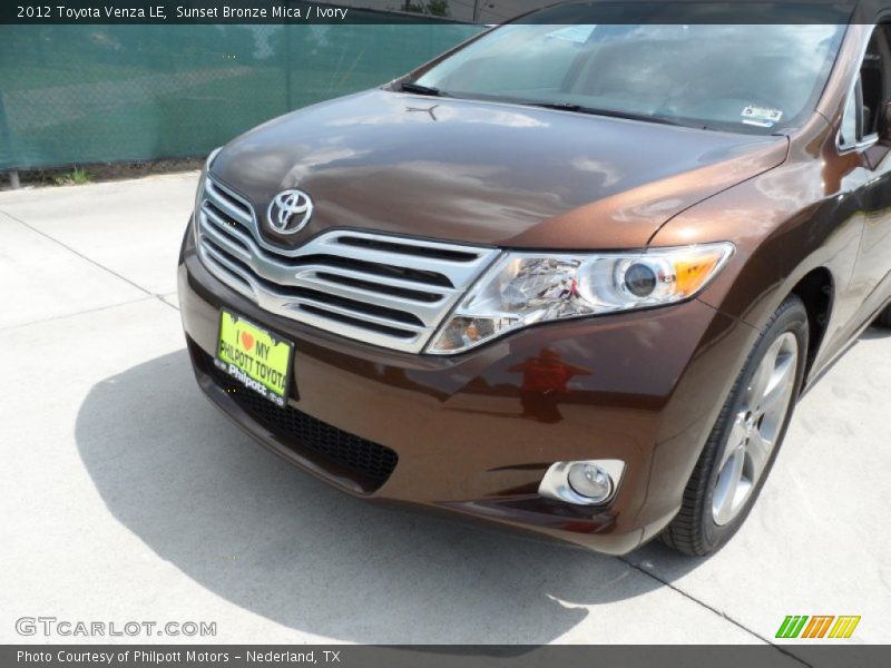 Sunset Bronze Mica / Ivory 2012 Toyota Venza LE