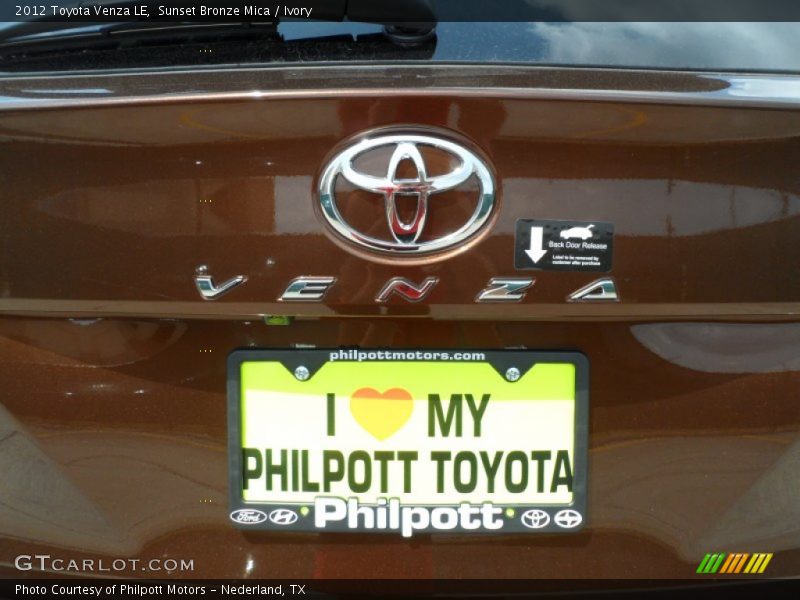 Sunset Bronze Mica / Ivory 2012 Toyota Venza LE