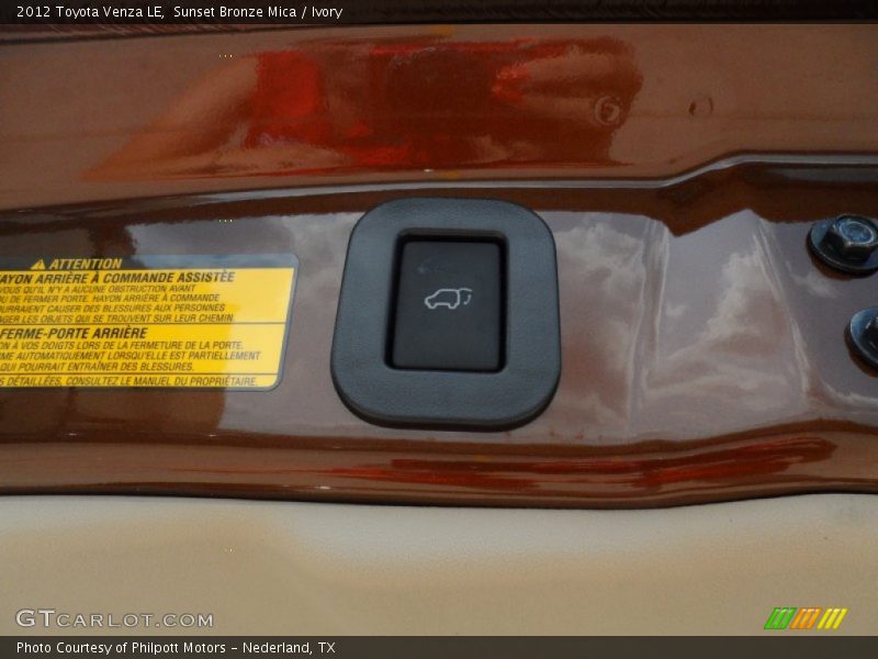 Controls of 2012 Venza LE