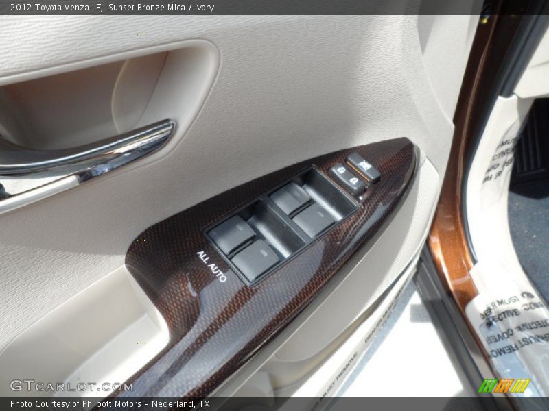 Controls of 2012 Venza LE