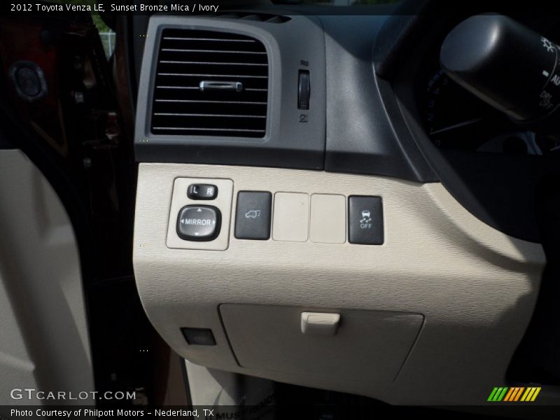 Controls of 2012 Venza LE