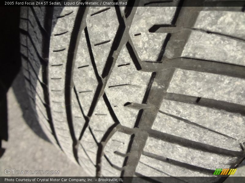 Liquid Grey Metallic / Charcoal/Red 2005 Ford Focus ZX4 ST Sedan