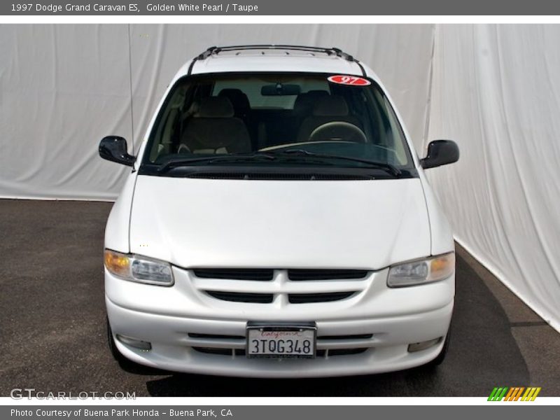 Golden White Pearl / Taupe 1997 Dodge Grand Caravan ES