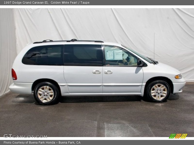 Golden White Pearl / Taupe 1997 Dodge Grand Caravan ES